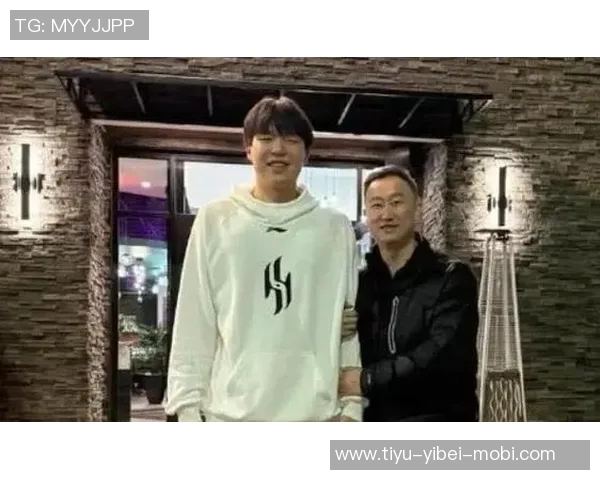 刘维伟小考杨瀚森左手右手拿刀的选择与米奇筷子的灵活运用